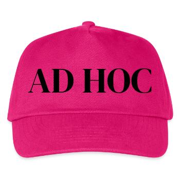 Ad Hoc – Minimalistische lateinische Phrase mit zeitlosem Stil - Kinder Basecap - Fuchsia - Vorne
