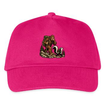 Bigfoot & Stinktier beim Wandern – Outdoor - Kinder Basecap - Fuchsia - Vorne