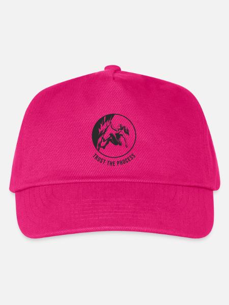 Starkes Mädchen bouldert am Fels trust the process - Kinder Basecap - Fuchsia