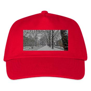 Winterallee im Schneefall - Kinder Basecap - Rot - Vorne
