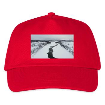 Ein gewundenen Fluss in verschneiter Landschaft - Kinder Basecap - Rot - Vorne