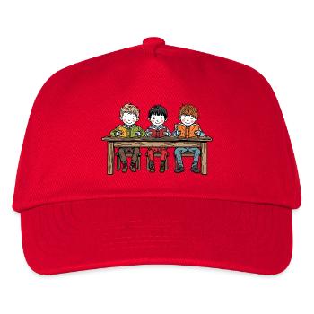 Drei Jungen am Tisch lesen ein Buch – Freundschaft - Kinder Basecap - Rot - Vorne