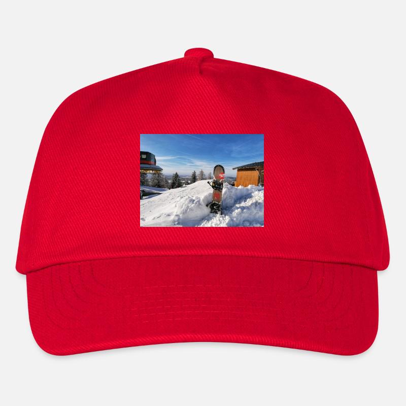 Snowboard auf sonniger Piste  - Kinder Basecap - Rot