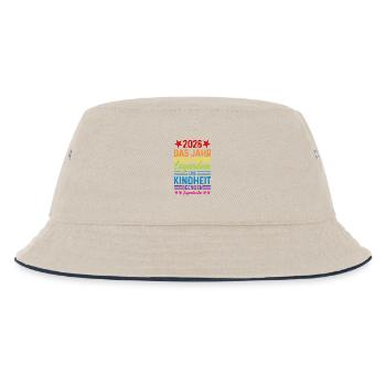 2026 Das Jahr in dem Legenden die Kindheit beenden - Kinder Bucket Hat - Natur/Navy - Vorne