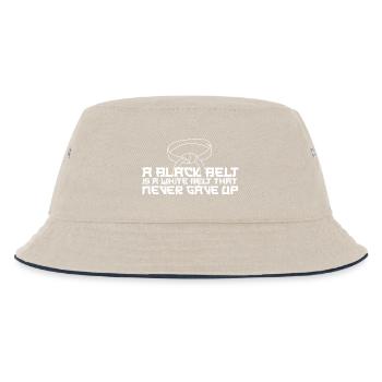 Ein schwarzer Gürtel ist ein weißer Gürtel, der nie aufgegeben hat - Kinder Bucket Hat - Natur/Navy - Vorne