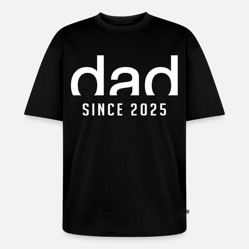 Papa Seit 2025 | Geburt Vaterschaft Geschenk - Unisex Premium Oversized Bio T-Shirt - Schwarz