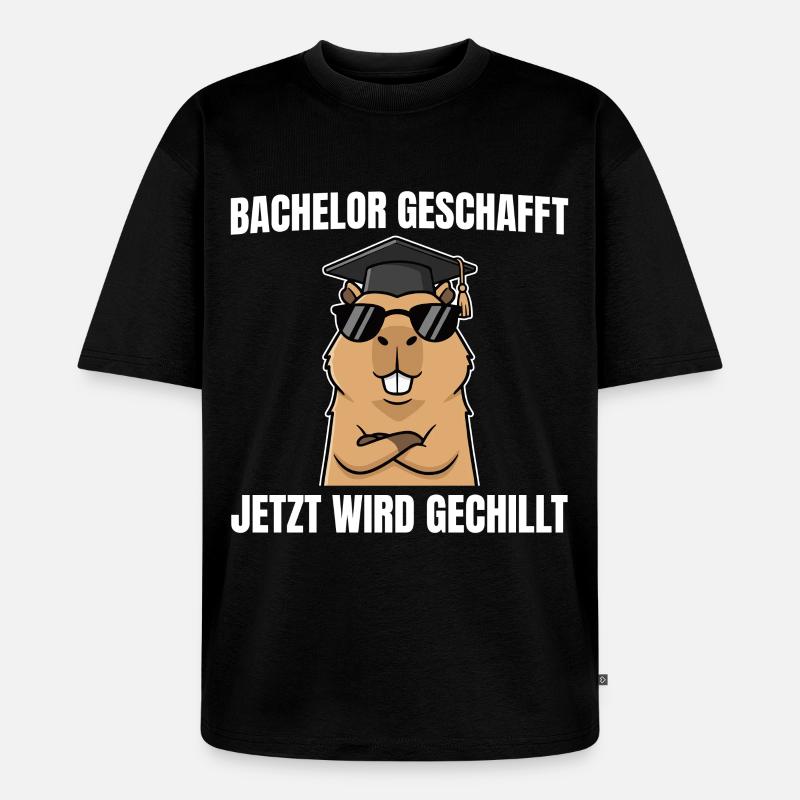 Bachelor geschafft - Capybara Bachelorprüfung - Unisex Premium Oversized Bio T-Shirt - Schwarz