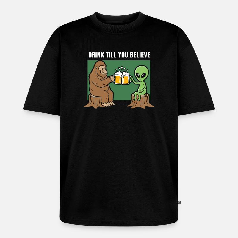 Prost mit Alien und Sasquatch - Unisex Premium Oversized Bio T-Shirt - Schwarz