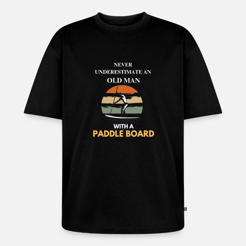Alter Mann mit einem Paddleboard - Unisex Premium Oversized Bio T-Shirt - Schwarz