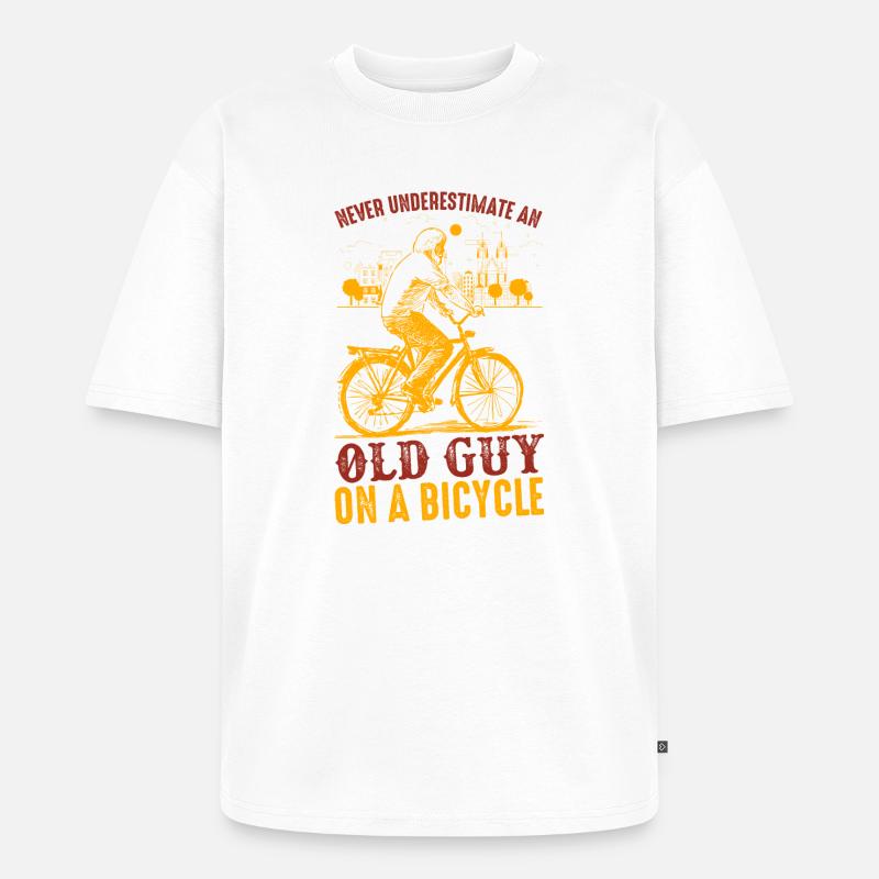 Never Underestimate Old Guy Bicycle - Unisex Premium Oversized Bio T-Shirt - Weiß