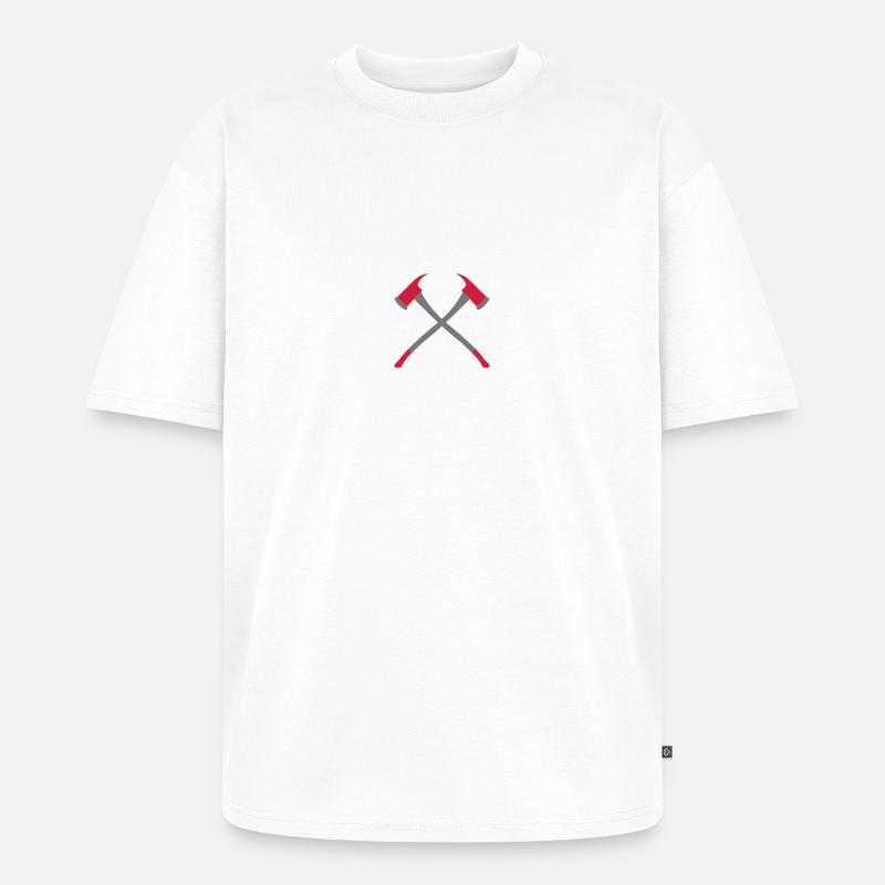 2 Feuerwehr Äxte - Unisex Premium Oversized Bio T-Shirt - Weiß