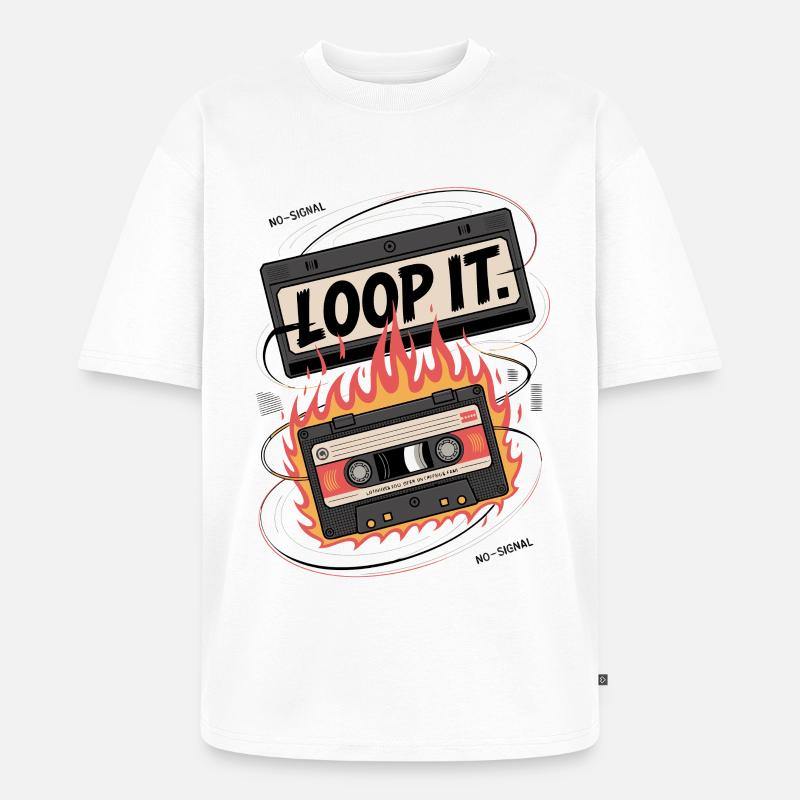 Retro Kassette mit "Loop It" Flammen-Design - Unisex Premium Oversized Bio T-Shirt - Weiß