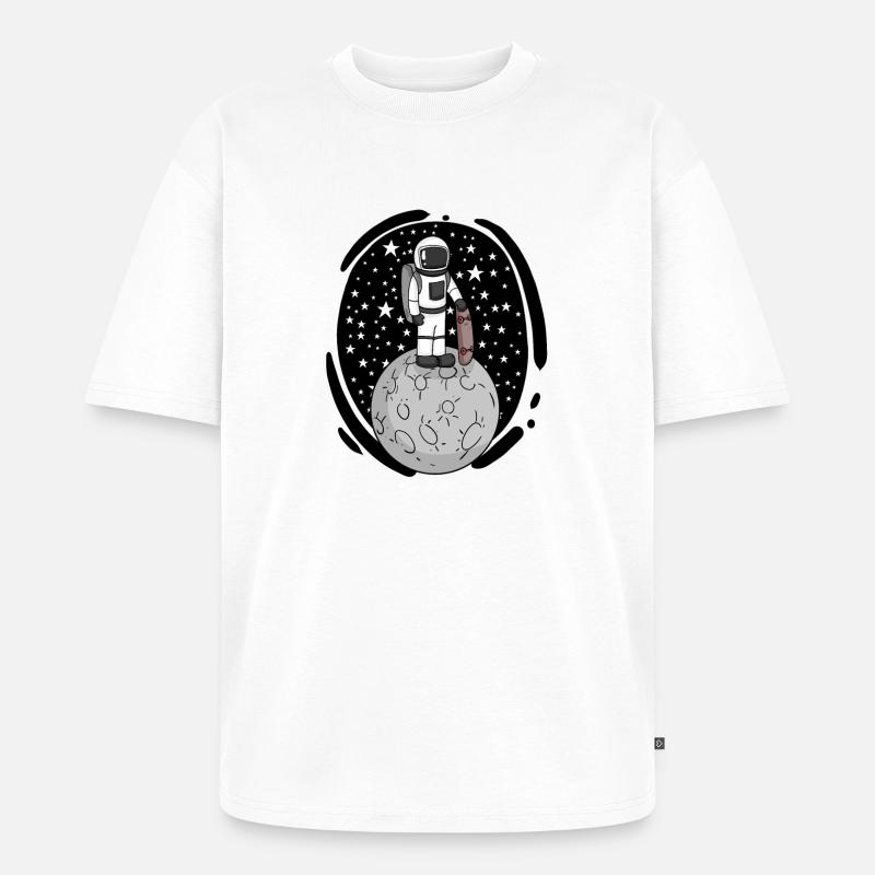 Astronaute avec skateboard dans l’espace - T-shirt Premium bio oversize Unisexe - blanc
