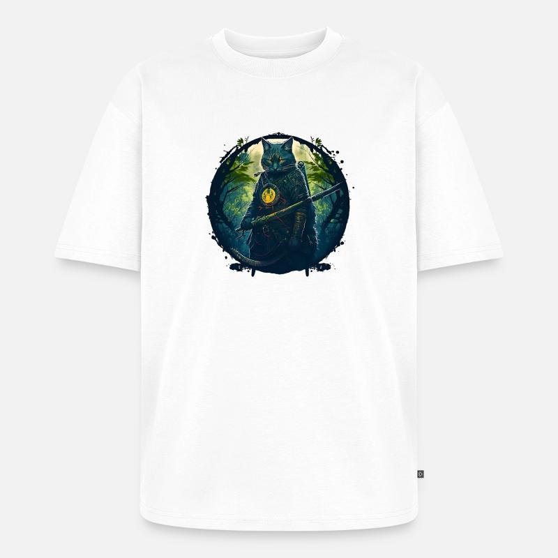 Katze als Samurai in Wald - Unisex Premium Oversized Bio T-Shirt - Weiß