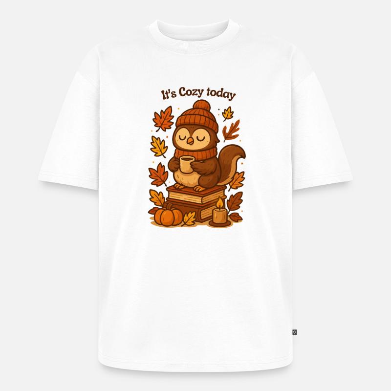 Gemütliche Herbst-Eule mit Tee Mütze  - Unisex Premium Oversized Bio T-Shirt - Weiß