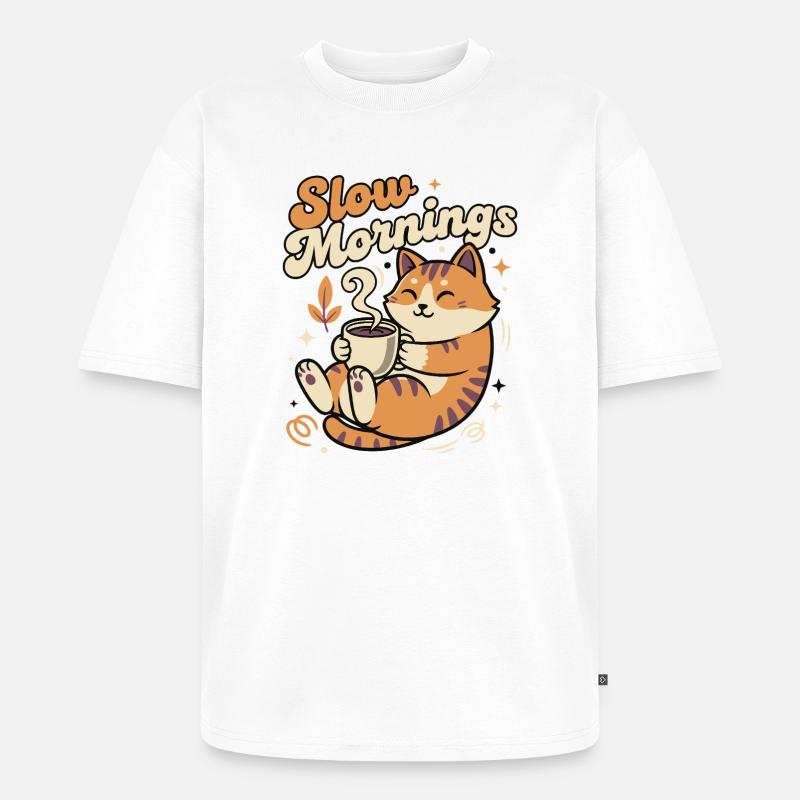 Langsame Morgenkatze mit Kaffee - Unisex Premium Oversized Bio T-Shirt - Weiß