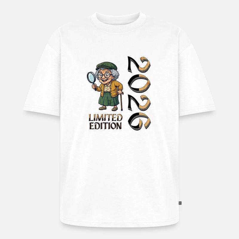 Großmutter Limited Edition Oma in Rente - Unisex Premium Oversized Bio T-Shirt - Weiß