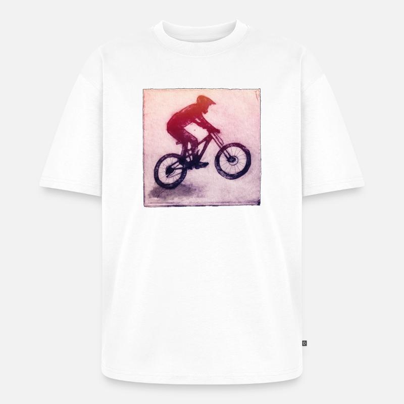 Mountainbiker - handgeschnitzte Druckvorlage - Unisex Premium Oversized Bio T-Shirt - Weiß