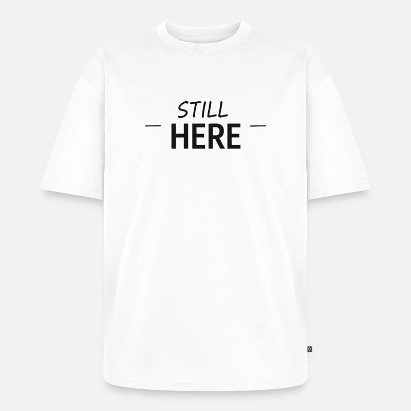Still Here Minimal Typo - Unisex Premium Oversized Bio T-Shirt - Weiß