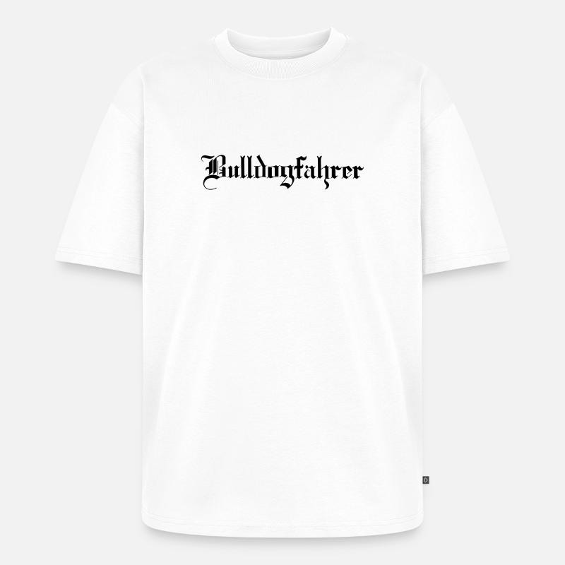 Der Bulldogfahrer - Unisex Premium Oversized Bio T-Shirt - Weiß