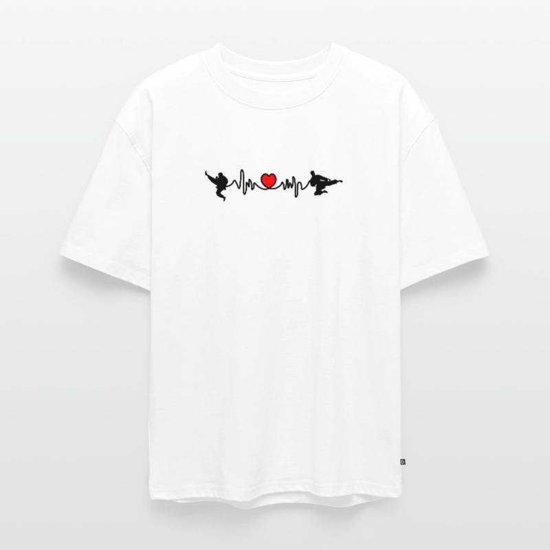 Karate Cardio oder Herzfrequenz mit Karate-Kicks Unisex Premium Oversized Bio T-Shirt
