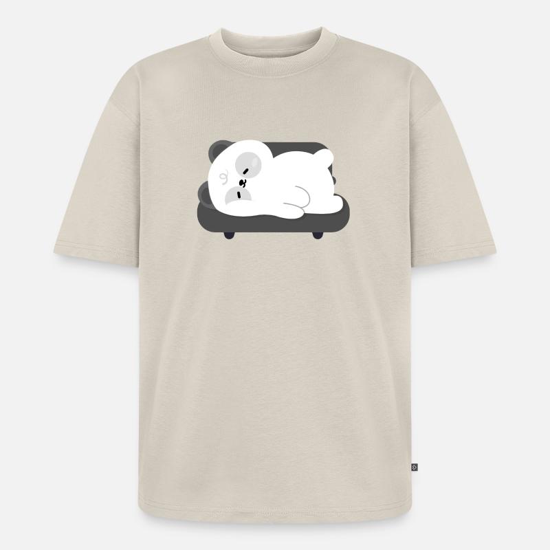 Müder Panda schläft auf dem Sofa - Unisex Premium Oversized Bio T-Shirt - Beige