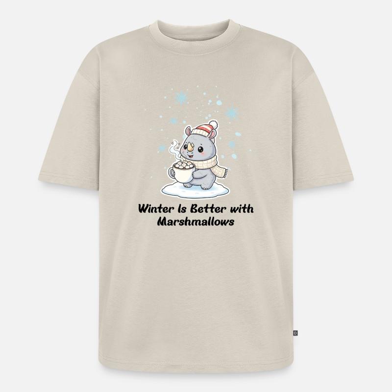 Winter Nashorn - Marshmallows & Kakao Geschenk - Unisex Premium Oversized Bio T-Shirt - Beige