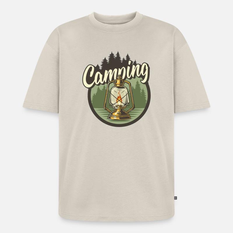 Campinglaterne im Wald - Unisex Premium Oversized Bio T-Shirt - Beige