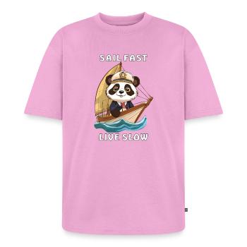 PANDABÄR SEGELBOOT SAIL FAST LIVE SLOW - Unisex Premium Oversized Bio T-Shirt - Verwaschenes Rosa - Vorne - AI Model Female 172 light (172cm) & AI Model Male 185 light (185cm)