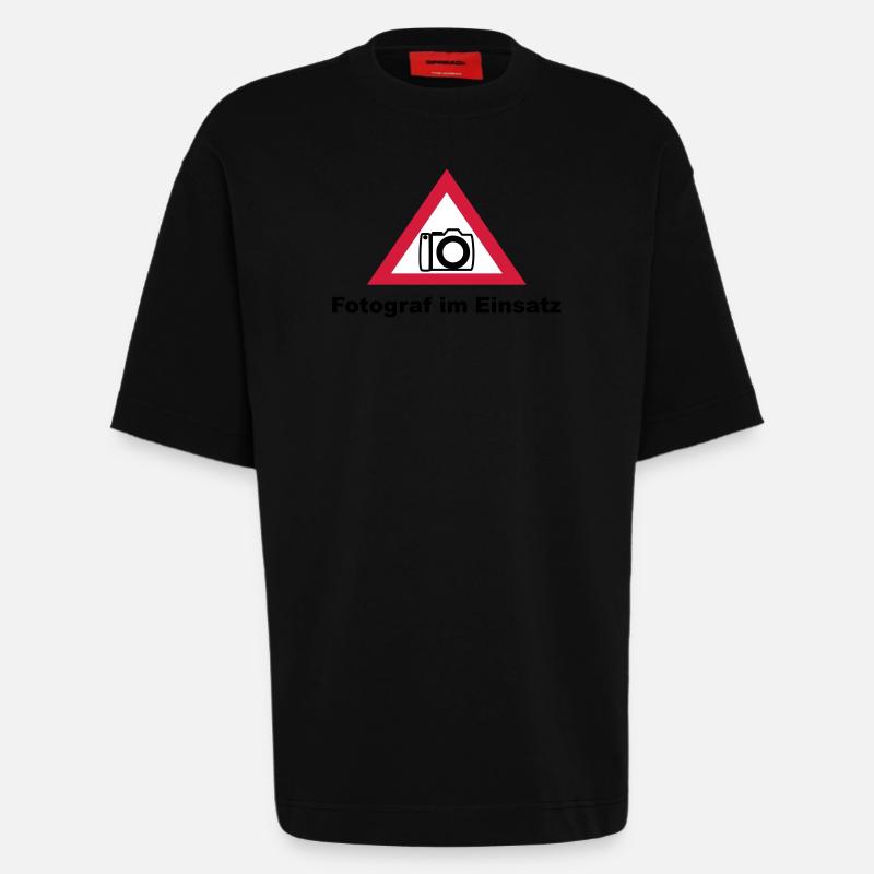 Fotograf im Einsatz - Heavyweight T-Shirt - made by SPREAD  - SOLID BLACK