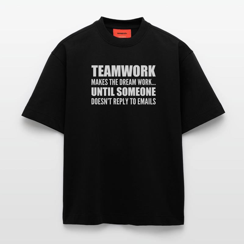 Travail d'équipe... sans réponse aux e-mails T-shirt bio épais oversize fabriqué en UE