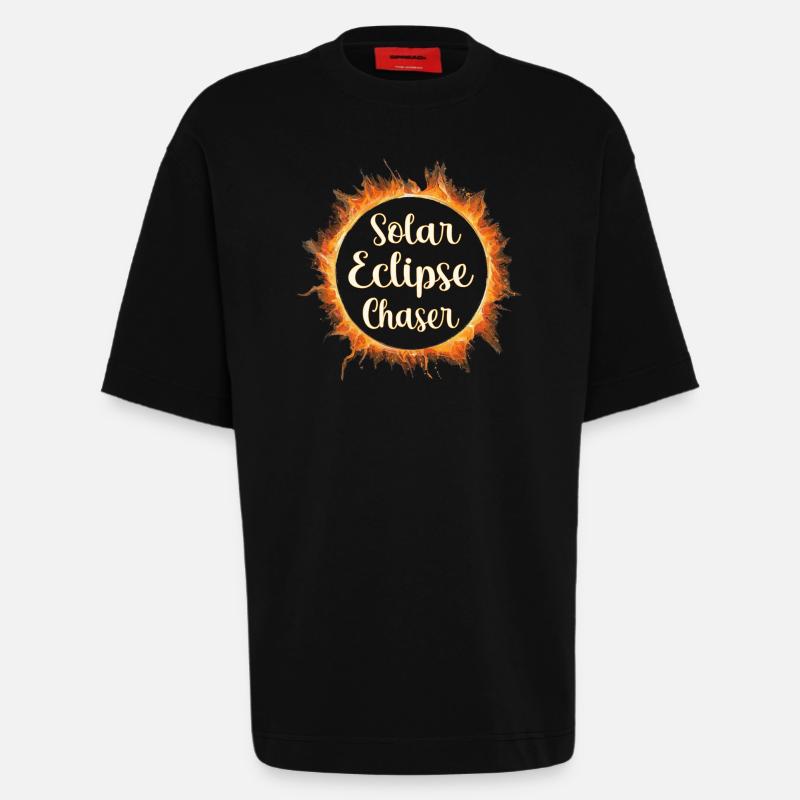 Solar eclipse chaser - Heavyweight T-Shirt - made by SPREAD  - SOLID BLACK