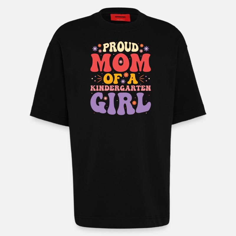 Stolze Mutter Eines Kindergartenmädchens - Heavyweight T-Shirt - made by SPREAD  - SOLID BLACK