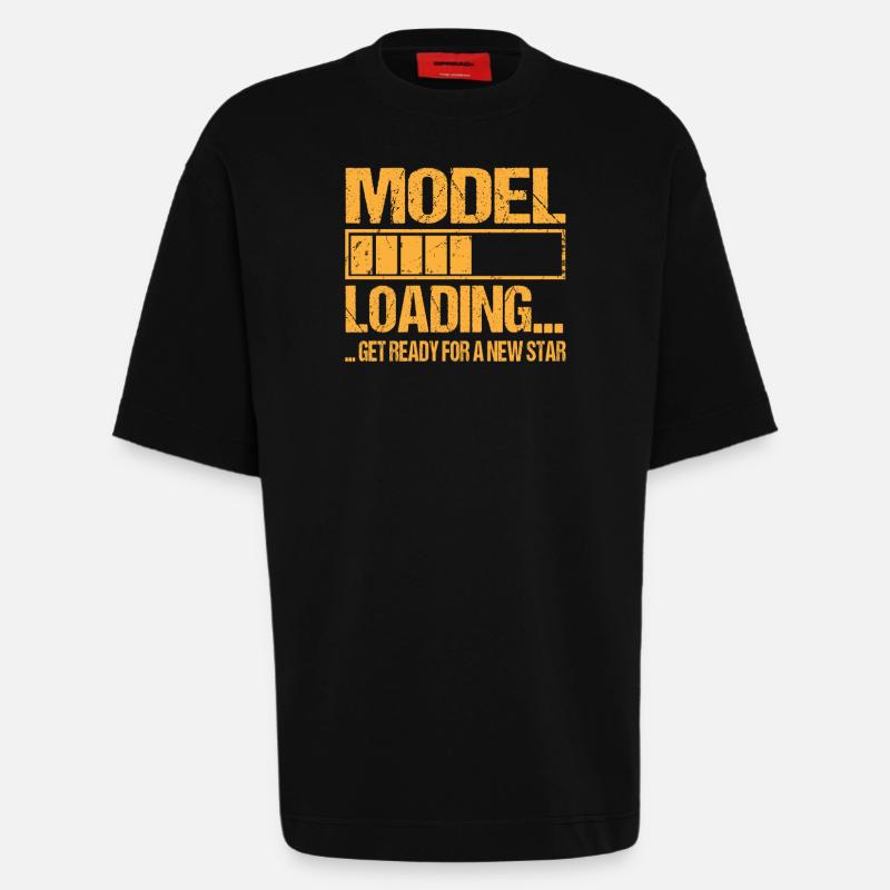 Model loading Model Training - Heavyweight T-Shirt - made by SPREAD  - SOLID BLACK