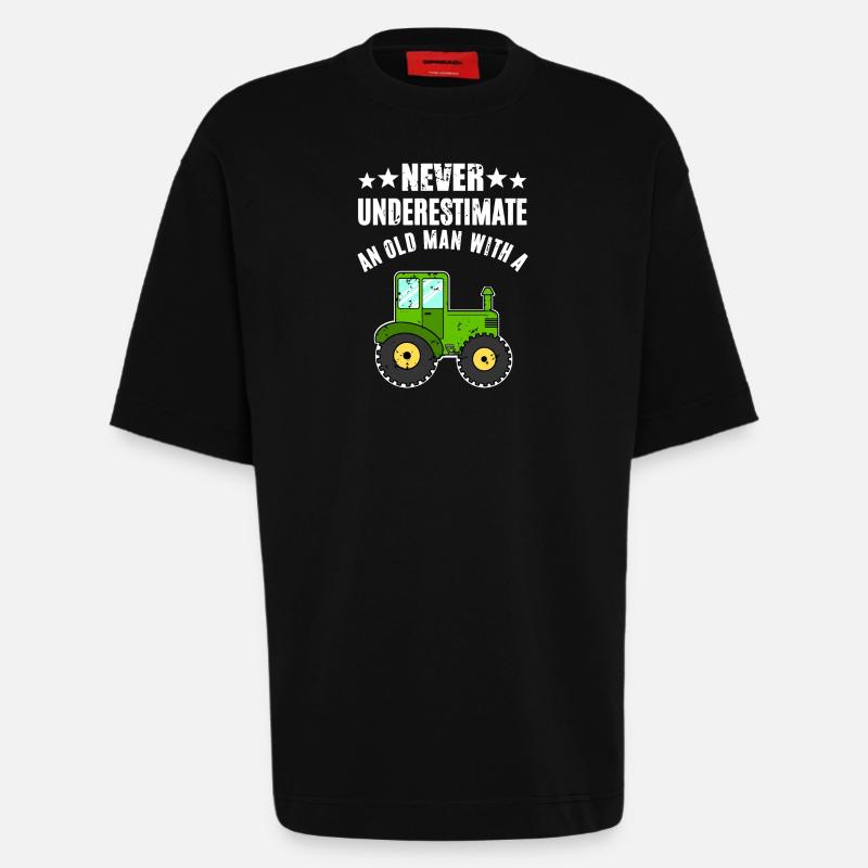 Never Underestimate Traktor - Heavyweight T-Shirt - made by SPREAD - SOLID BLACK