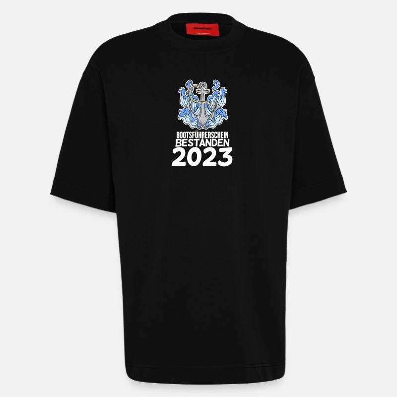 Bootsführerschein 2023 Motorboot Geschenk - Heavyweight T-Shirt - made by SPREAD - SOLID BLACK