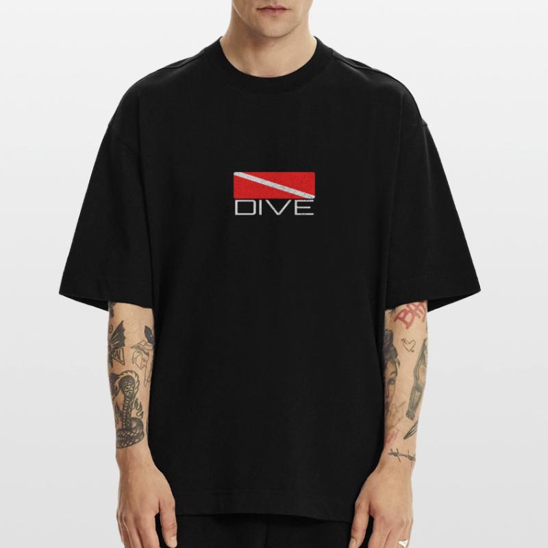 Dive | Conception de plongée avec drapeau de plongée pour les plongeurs T-shirt bio épais oversize fabriqué en UE
