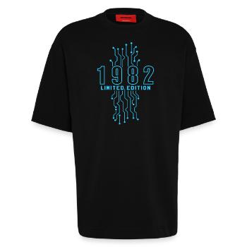 Geburtstag 1982 Gaming Limited Edition Gamer - Heavyweight T-Shirt - made by SPREAD  - SOLID BLACK - Vorne - Fiona (171cm)