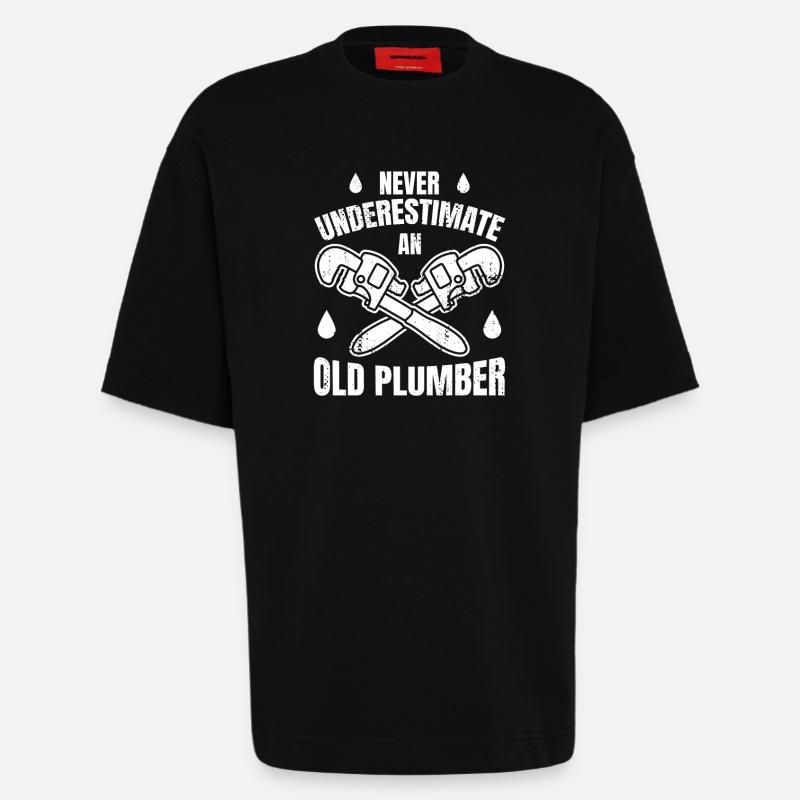Never Underestimate An Old Plumber - Heavyweight T-Shirt - made by SPREAD  - SOLID BLACK