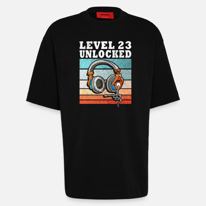 Level 23 Unlocked mit Kopfhörern - Heavyweight T-Shirt - made by SPREAD - SOLID BLACK