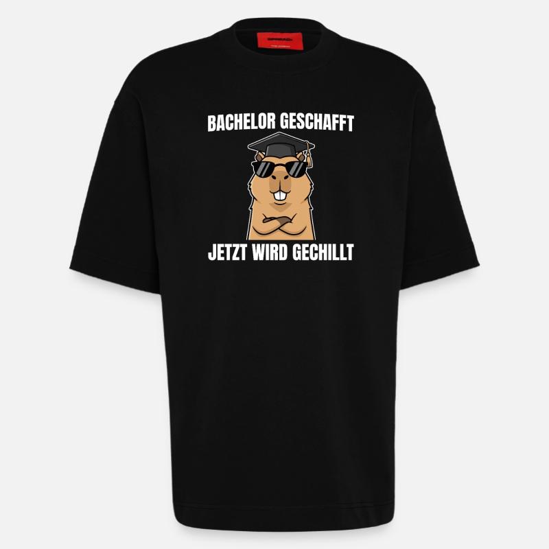 Bachelor geschafft - Capybara Bachelorprüfung - Heavyweight T-Shirt - made by SPREAD  - SOLID BLACK