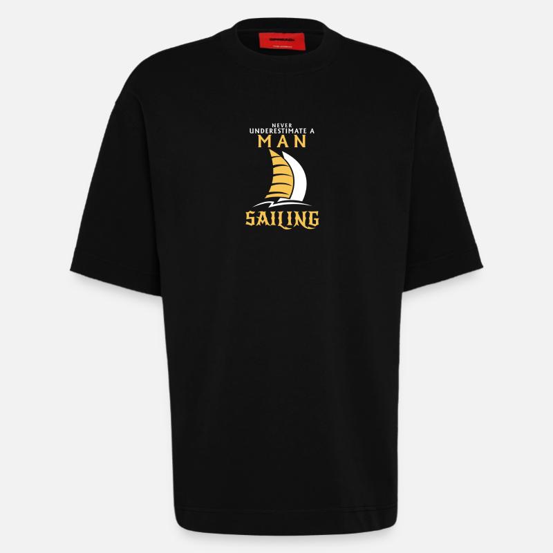 NEVER UNDERESTIMATE A MAN WHO SAILS! - Heavyweight T-Shirt - made by SPREAD - SOLID BLACK