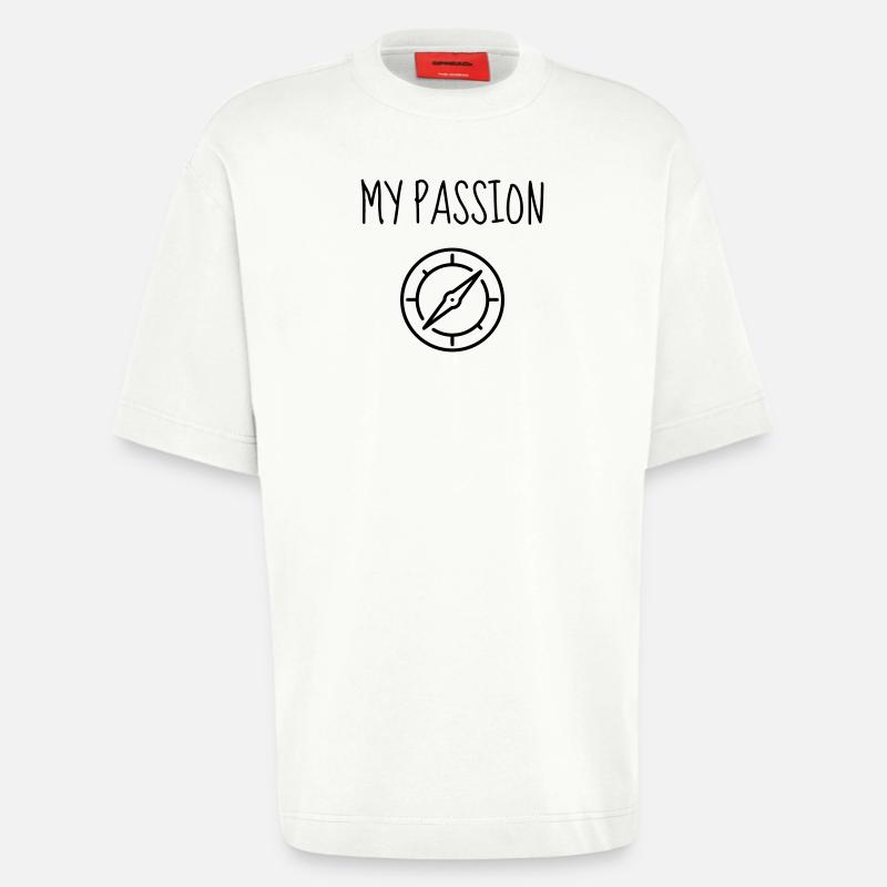 Geocaching / Geocacher / Kompass / Wald - Heavyweight T-Shirt - made by SPREAD  - OFF WHITE