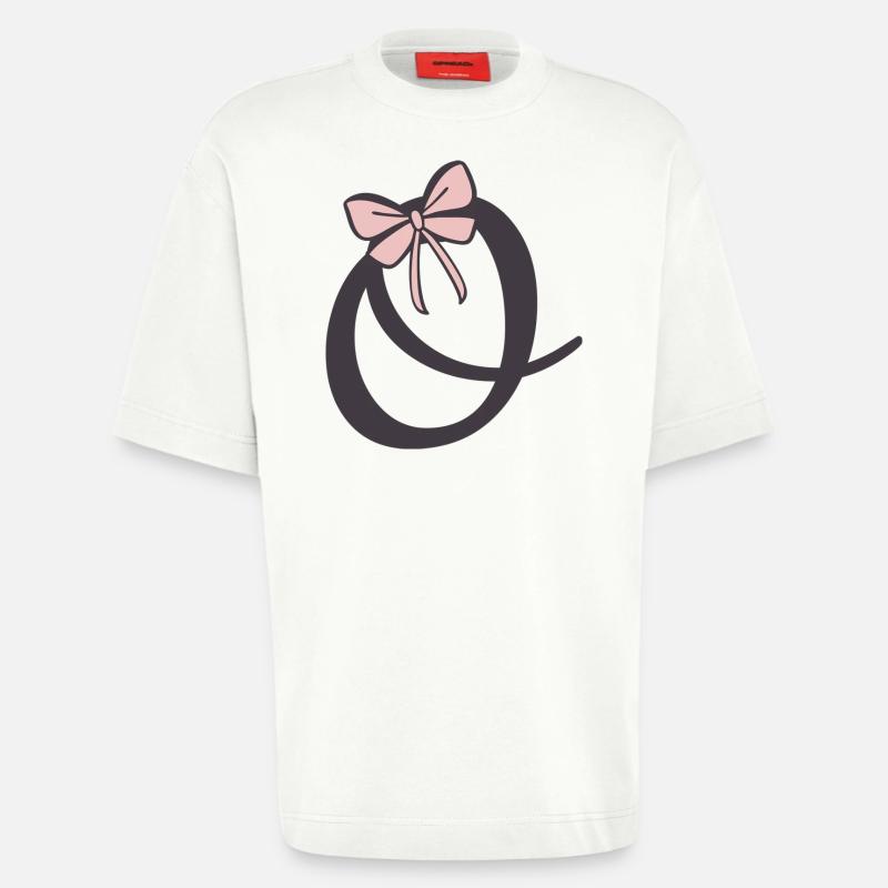 Anfangsbuchstabe O Schleifchen - Heavyweight T-Shirt - made by SPREAD  - OFF WHITE
