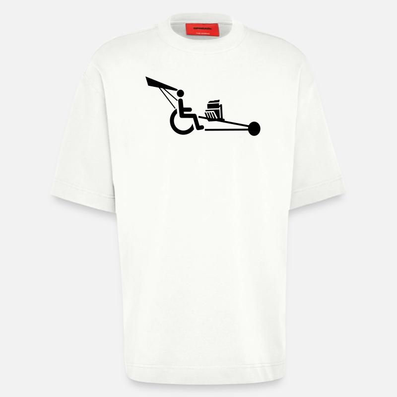 Bild eines Rollstuhls mit V8-Motor # - Heavyweight T-Shirt - made by SPREAD - OFF WHITE