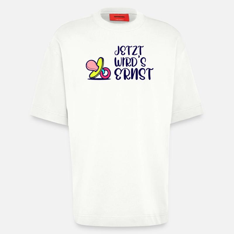 Elternschaft Eltern Geburt Statement Schwanger - Heavyweight T-Shirt - made by SPREAD  - OFF WHITE