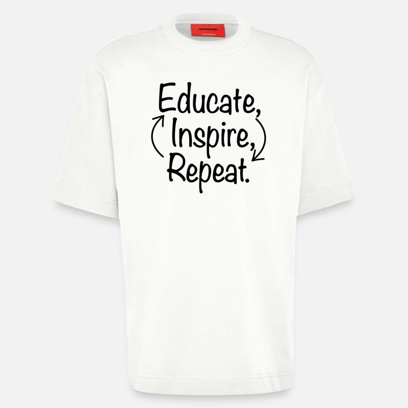 Educate Inspire Repeat Lehrer Lehrerin Spruch - Heavyweight T-Shirt - made by SPREAD  - OFF WHITE