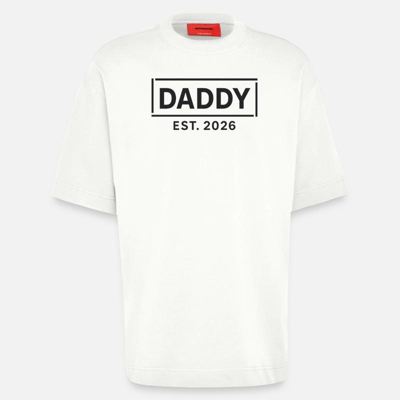 DADDY 2026 Stolzer werdender Vater - Heavyweight T-Shirt - made by SPREAD  - OFF WHITE