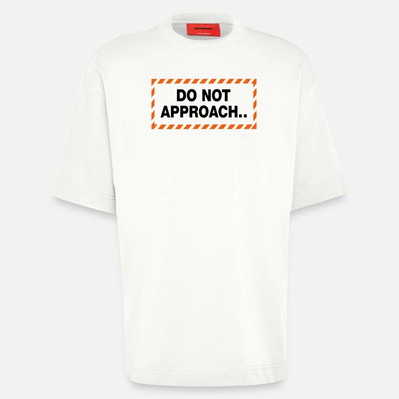 Do Not Approach Warnung Abstand Statement - Heavyweight T-Shirt - made by SPREAD  - OFF WHITE