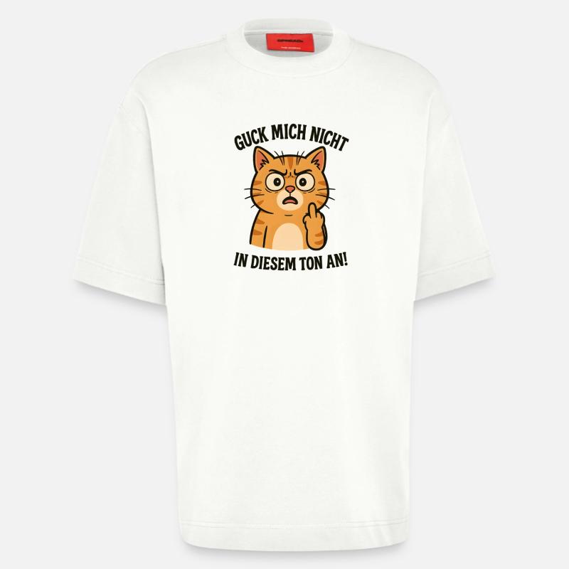 Morgenmuffel Katze mit Mittelfinger - Heavyweight T-Shirt - made by SPREAD  - OFF WHITE